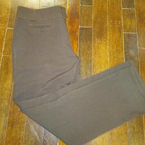 Dark brown dress pants without rear pockets with stretch